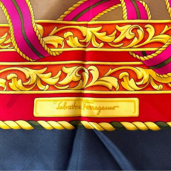 Salvatore Ferragamo scarf - Picture 8 of 13